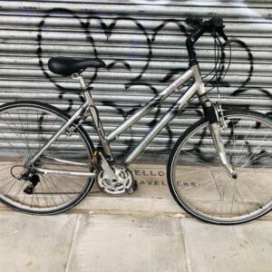 Giant ladies hybrid light bike Fully serviced with 1 Month service Guarantee - Image 1