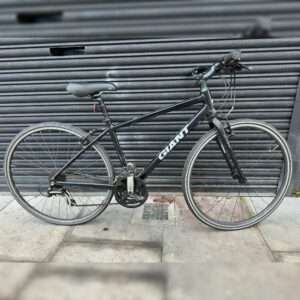 Giant Escape 3 Hybrid Bike - Image 1