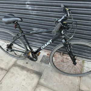 Giant Escape 3 Hybrid Bike - Image 2